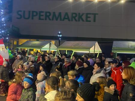 Praznični božično-novoletni bazar učencev OŠ Koroški jeklarji  (1)